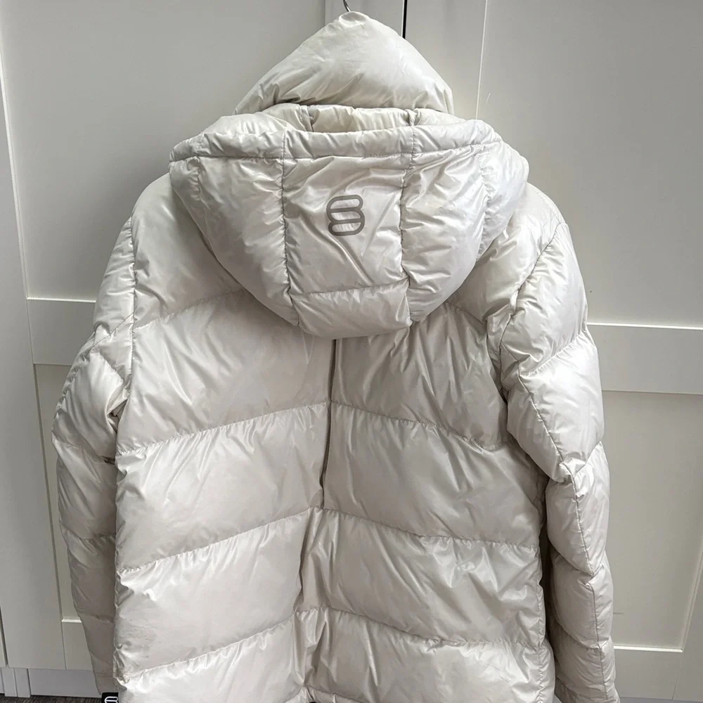 Aritzia Superpuff Glossy White - Picture 2 of 4